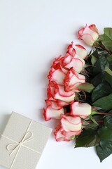 Rose Jumilia, bouquet of roses, pink rose flowers on the table, free space