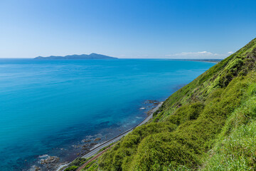 Obraz premium ニュージーランド パエカカリキ・エスカープメント・トラックから見えるカピティ島