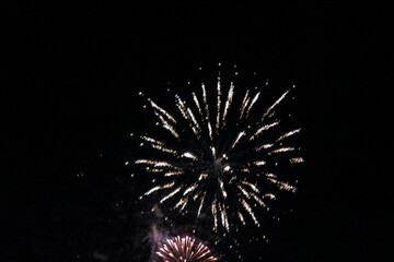 飛び散る綺麗な打ち上げ花火