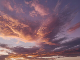Fototapeta premium Pink and Purple Evening Sky with Clouds