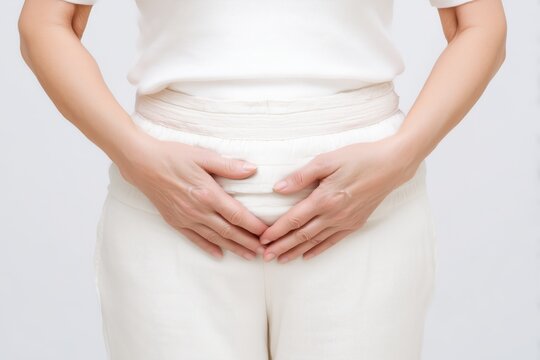 尿漏れや更年期障害を意識する女性の姿