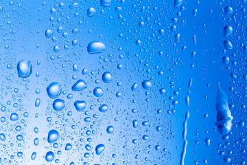 ガラスの表面についた水滴.