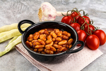 White baked bean in tomato sauce