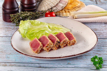 Tuna tataki roasted and raw