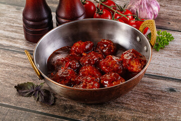 Beef meatballs with tomato sauce