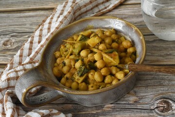 Image of chana panner in a bowl.