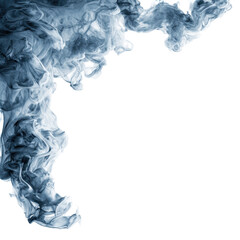 Fototapeta premium Smoke swirls creating intricate patterns in a bright, minimalistic background during twilight hours