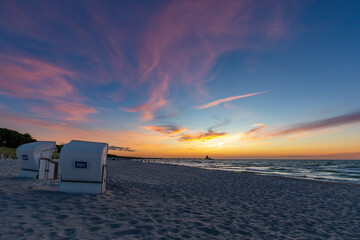 Nach Sonnenuntergang am Strand von Zingst an der Ostsee.