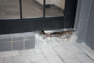 ドアの補修工事