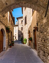 Fototapeta premium A sun-drenched Italian alleyway