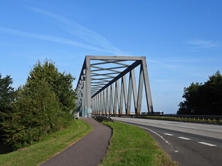 Fototapeta premium Grüntaler Hochbrücke in Dithmarschen