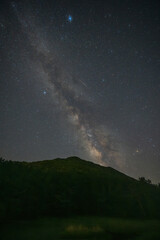 日本の島根県の三瓶山のとても美しい星空