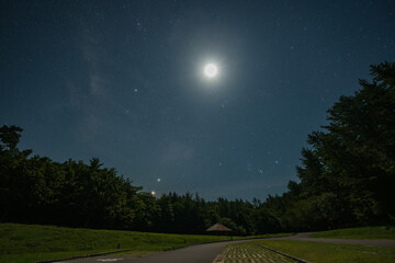 日本の島根県の三瓶山のとても美しい星空