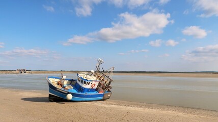 Le Crotoy, dans la baie de Somme, en Picardie / Hauts-de-France, paysage de plage au bord de la...