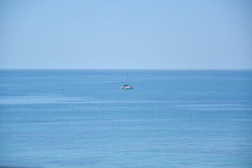 Naklejka premium boat on the sea