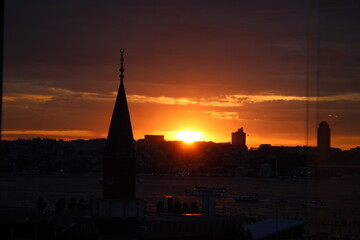 Naklejka premium sunset over the istanbul church