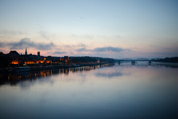 Fototapeta premium sunrise over the foggy river in Toruń