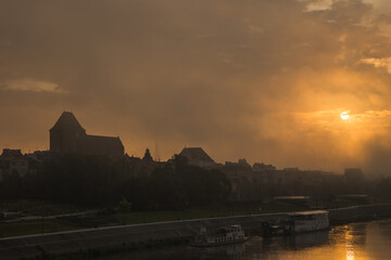 sunrise over the foggy river in Toruń © Przemylsaw Budzynski