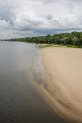 Obraz premium sunrise over the foggy river in Toruń