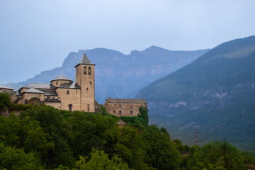 church in the pinine (pirineos) Torla
