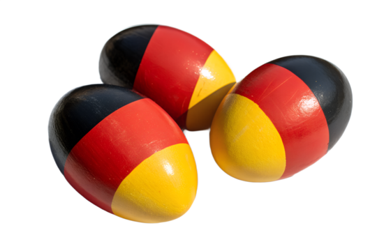 Ostereier in den Farben der deutschen Flagge, stilvoll bemalt in Schwarz, Rot und Gold, symbolisieren nationale Verbundenheit und kreative Osterdekoration 