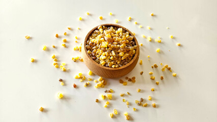 Sandaloz gum (Pistacia lentiscus resin) is a traditional Mediterranean remedy for digestive health, oral hygiene, and wound healing, often chewed as natural mastic.