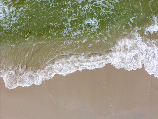 Fale nad morzem Bałtyckim © hunter76