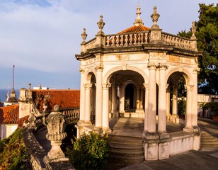 Fototapeta premium Ornate gazebo overlooking cityscape