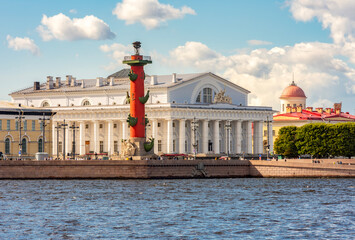 Naklejka premium Old Stock Exchange building and Rostral column on Vasilyevsky island, St. Petersburg, Russia