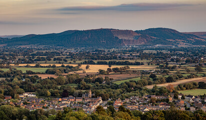 Obraz premium Llanymynech, British Countryside Village with Mountain Backdrop