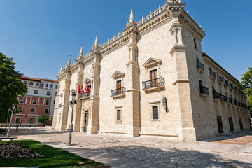 Obraz premium Valladolid, Spain – Exterior view of the University of Valladolid, Santa Cruz building, showcasing its historic Renaissance architecture.