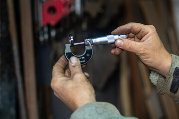 Precision measurement of miniature ball bearing using micrometer