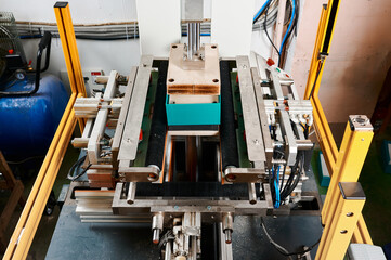 Innovative semi-automatic wrapping machine efficiently secures rectangular boxes for packaging in...