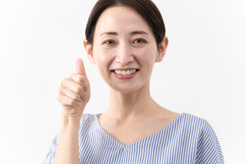私服姿の女性　ライフスタイルイメージ