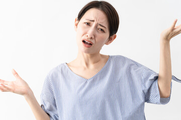 私服姿の女性　ライフスタイルイメージ