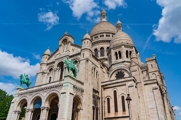 Fototapeta premium Basilica of Sacre Coeur de Montmartre in Paris, France