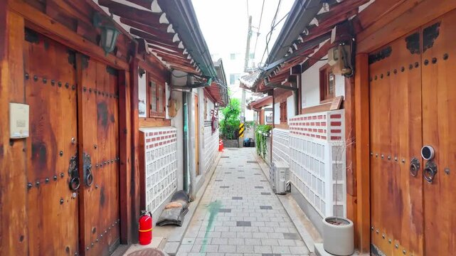 韓国韓屋の並ぶ路地