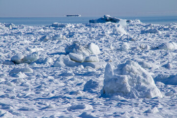 Floating ice fills the Sea of Okhotsk © 多田 智