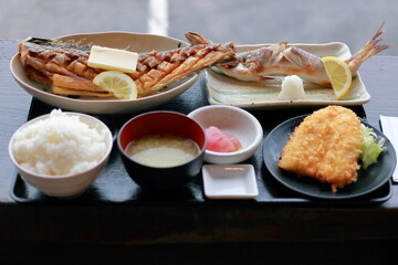 お魚料理の和膳をいただきます