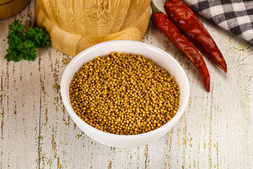 Dry mustard seeds in the bowl