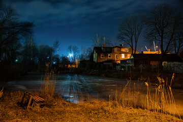 Obraz premium old house in the woods