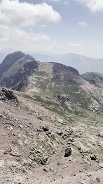 Panorama de la Paglia Orba, la vall&eacute;e du Golo et l'arche du Capu Tafunatu