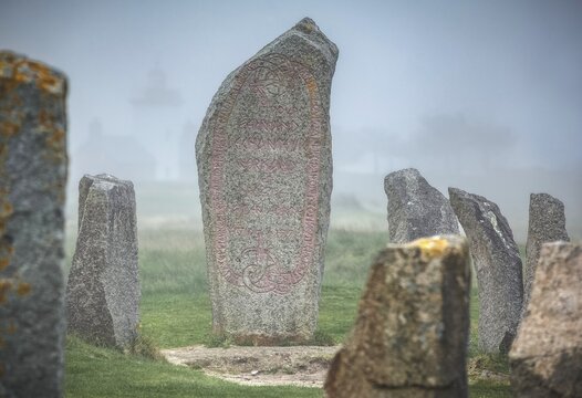monument &agrave; la m&eacute;moire du po&egrave;te et linguiste Fernand Lechanteur 