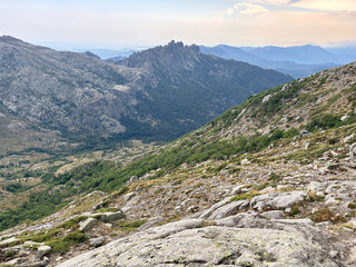 Vue sur la vallée d'Asinau lors de la descente vers le refuge d'Asinau sur le GR20
