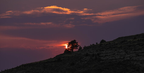 Puesta de sol; atardecer en Gúdar / Teruel