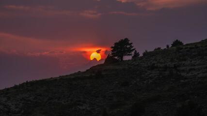 Puesta de sol; atardecer en Gúdar / Teruel