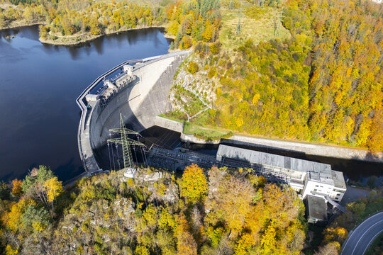 Aerial view of Ottensteiner Stausee dam with the surrounding forests displaying a vibrant tapestry of autumnal colors, Ottenstein, Nieder&Atilde;&para;sterreich, Austria.