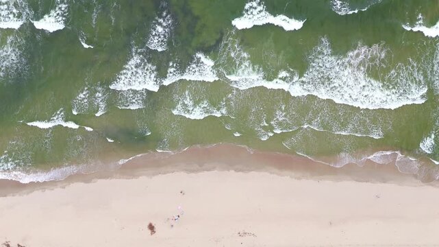 Fale nad morzem Bałtyckim