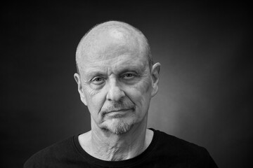 Monochrome Portrait of a senior man in a vintage Harcourt style lighting