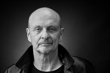 Monochrome Portrait of a senior man in a vintage Harcourt style lighting
